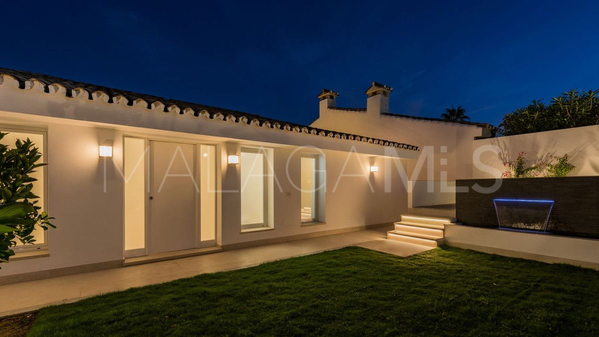 Buy villa in Estepona