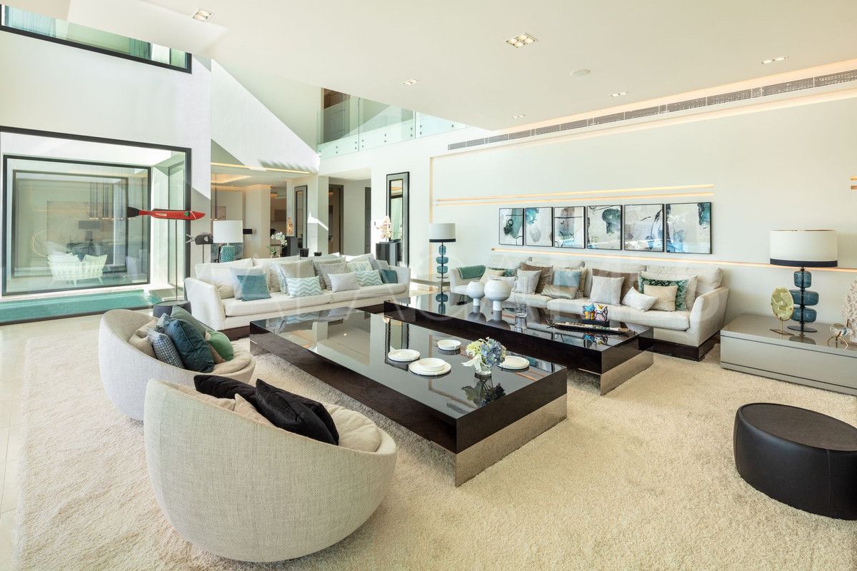 Villa for sale in Nueva Andalucia