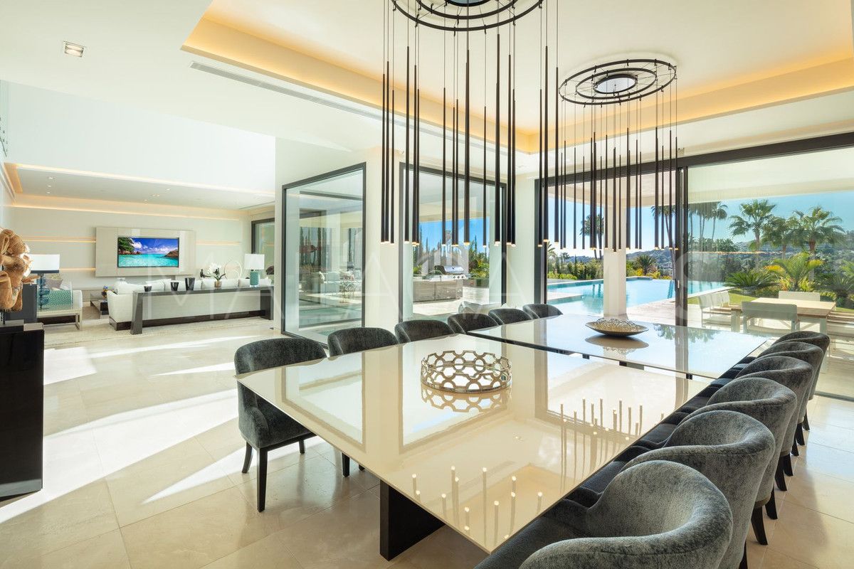 Villa for sale in Nueva Andalucia