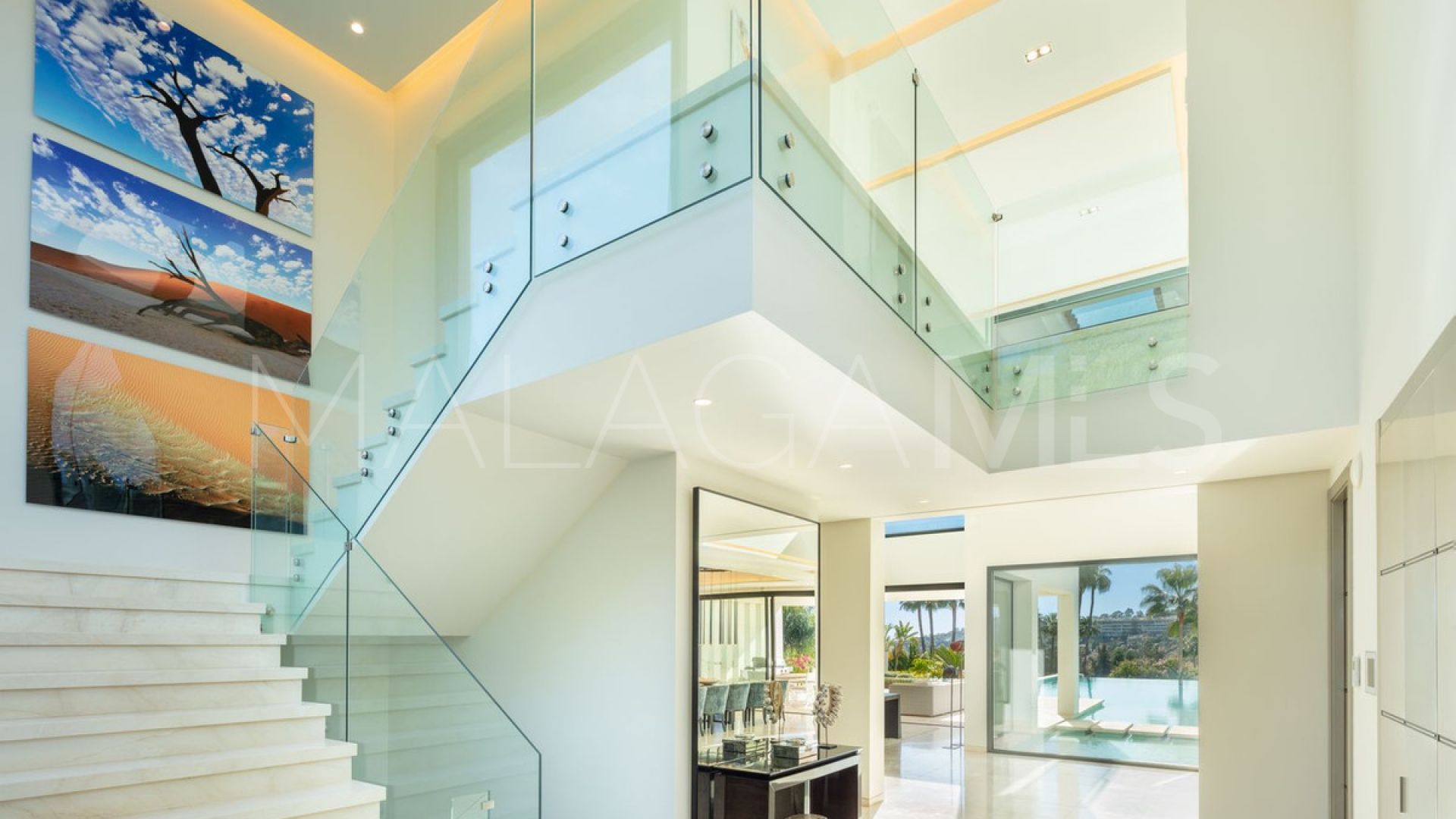 Villa for sale in Nueva Andalucia