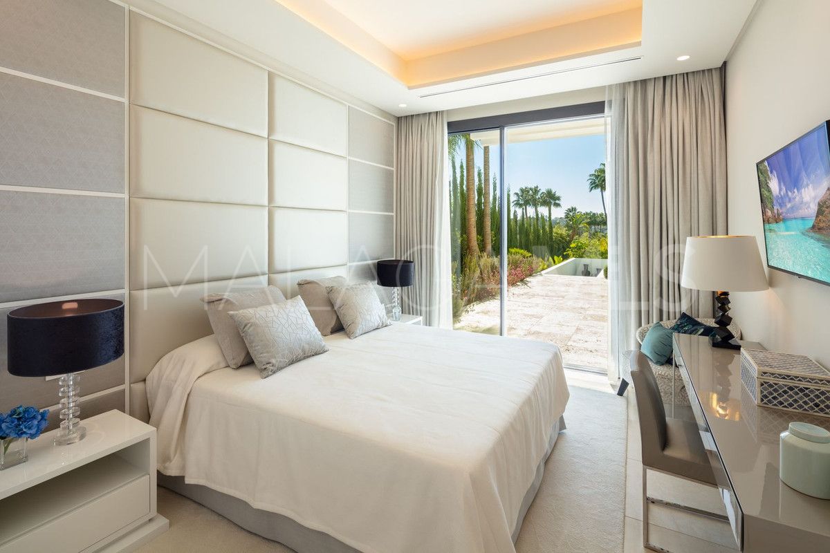 Villa for sale in Nueva Andalucia