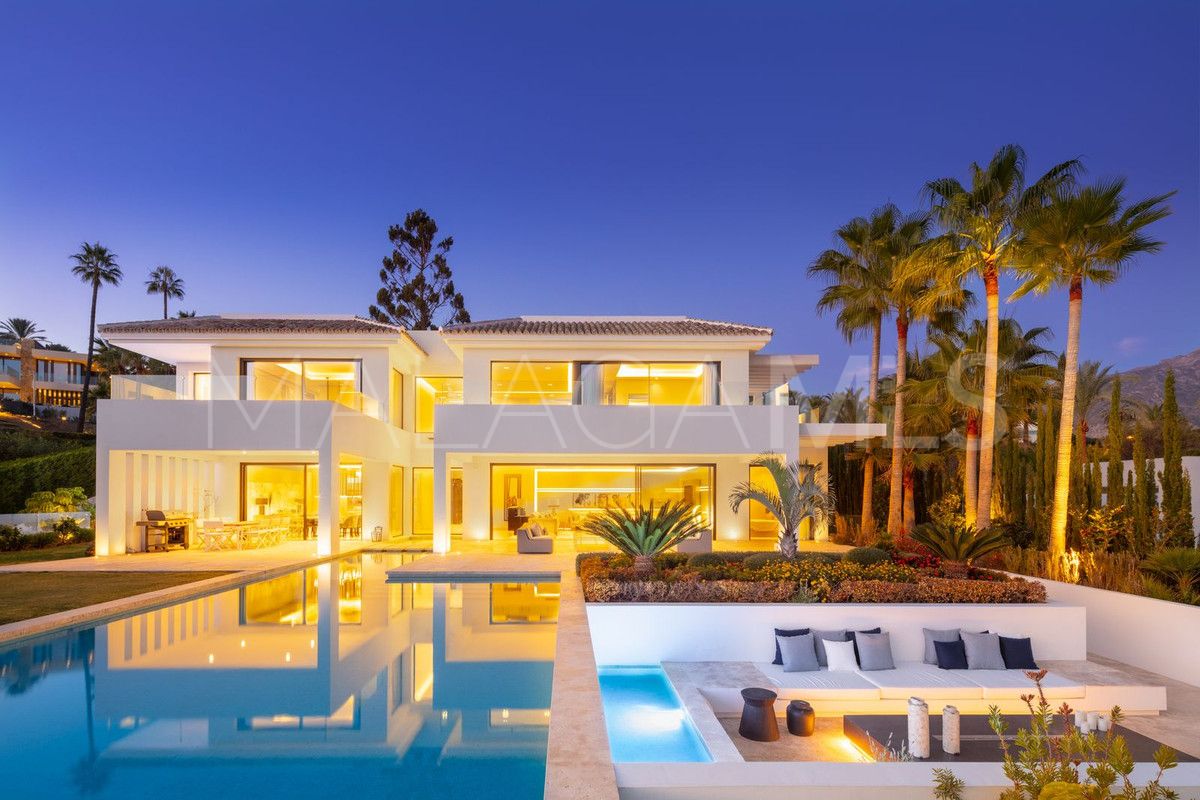 Villa for sale in Nueva Andalucia
