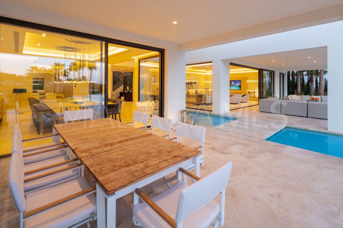 Villa for sale in Nueva Andalucia
