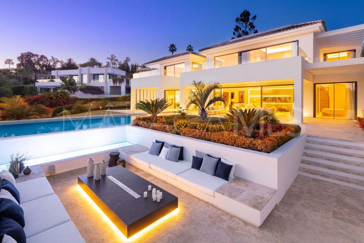 Villa for sale in Nueva Andalucia