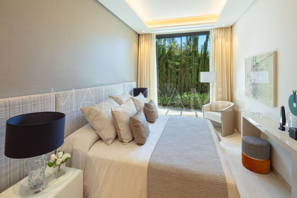 Villa for sale in Nueva Andalucia