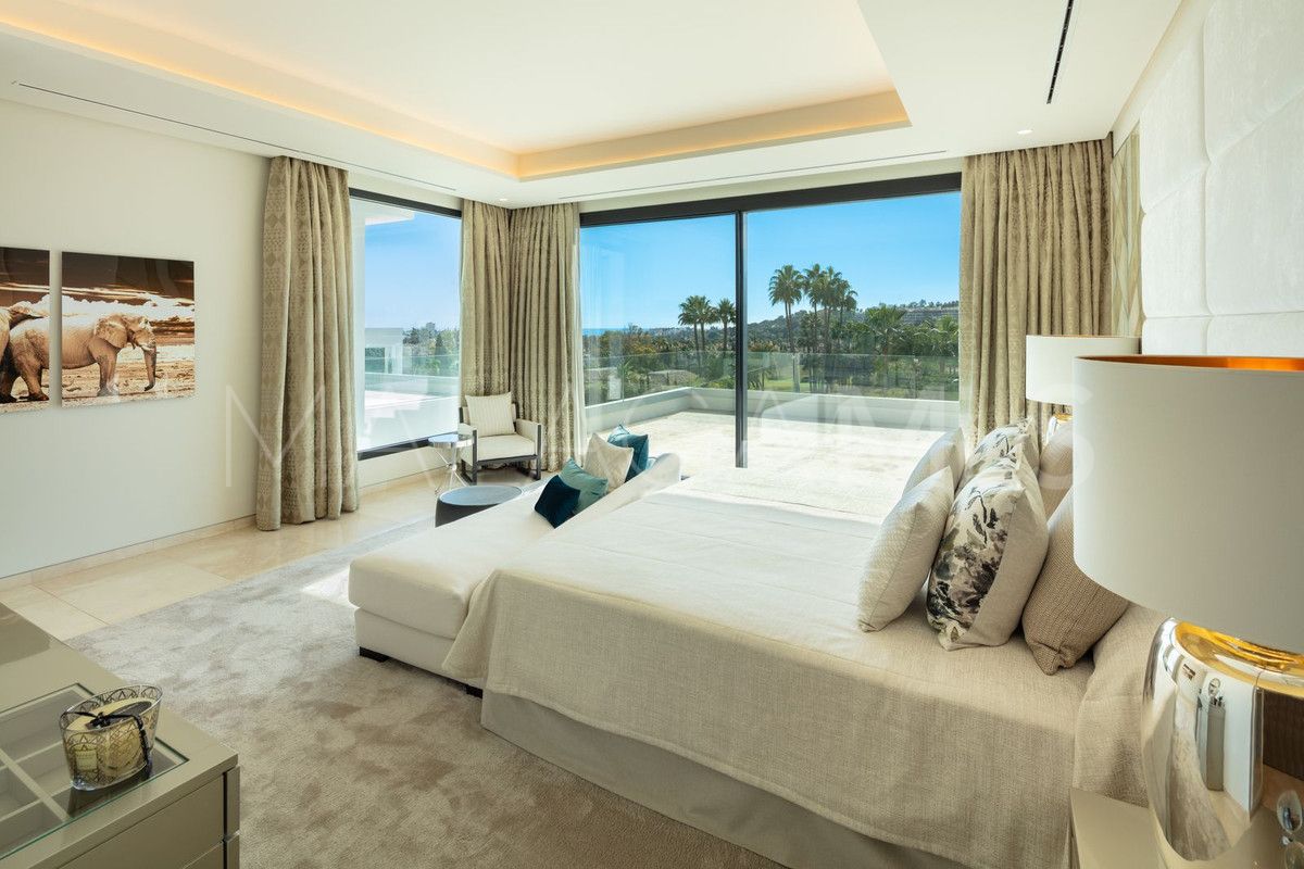 Villa for sale in Nueva Andalucia