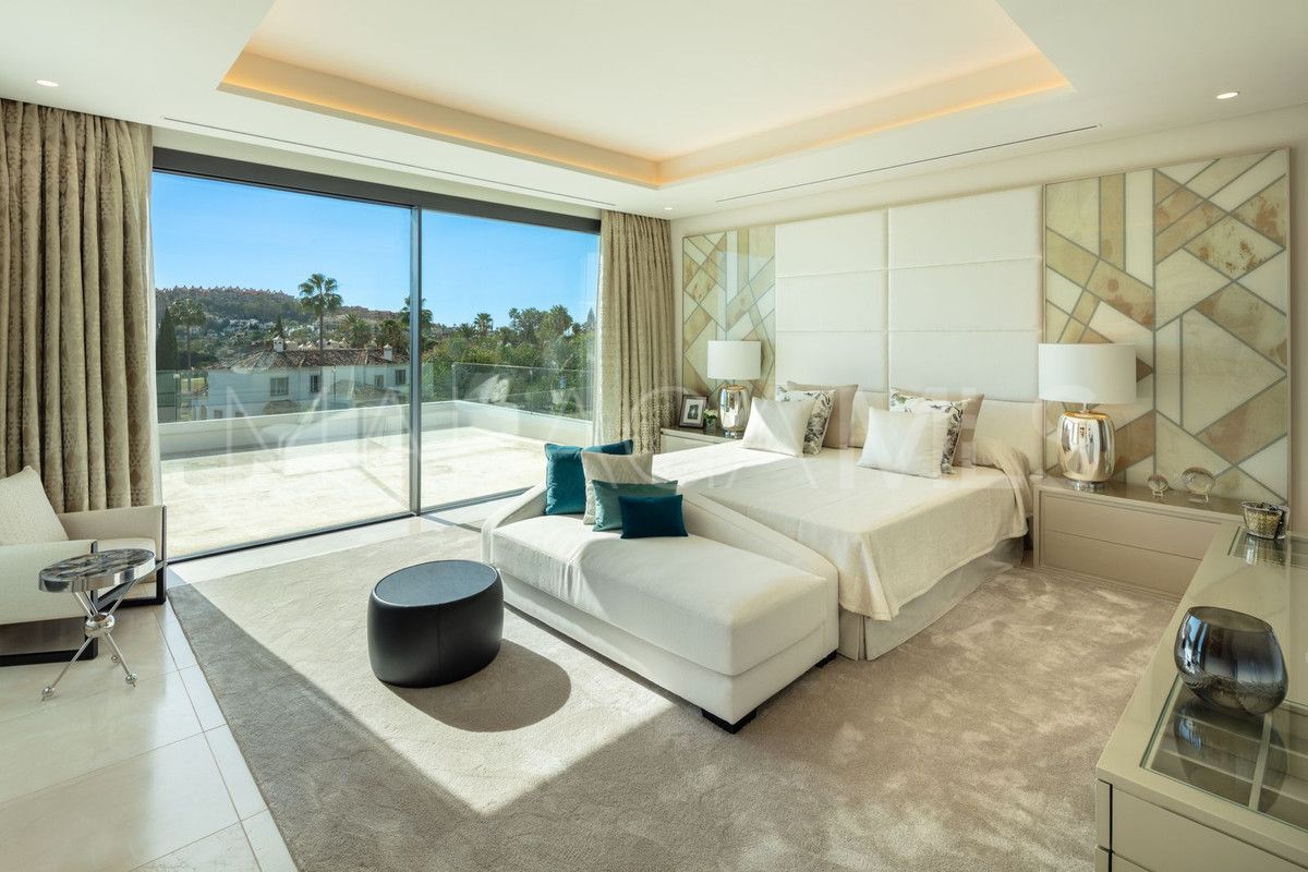 Villa for sale in Nueva Andalucia