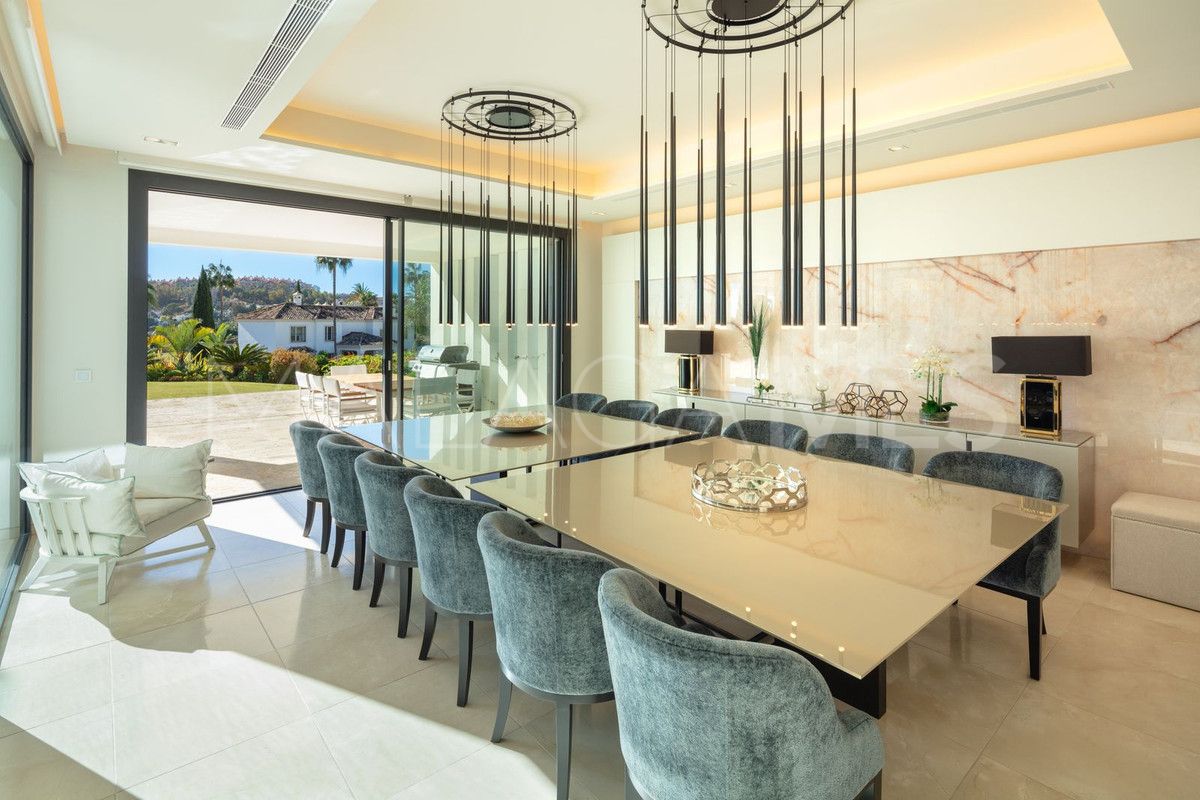 Villa for sale in Nueva Andalucia
