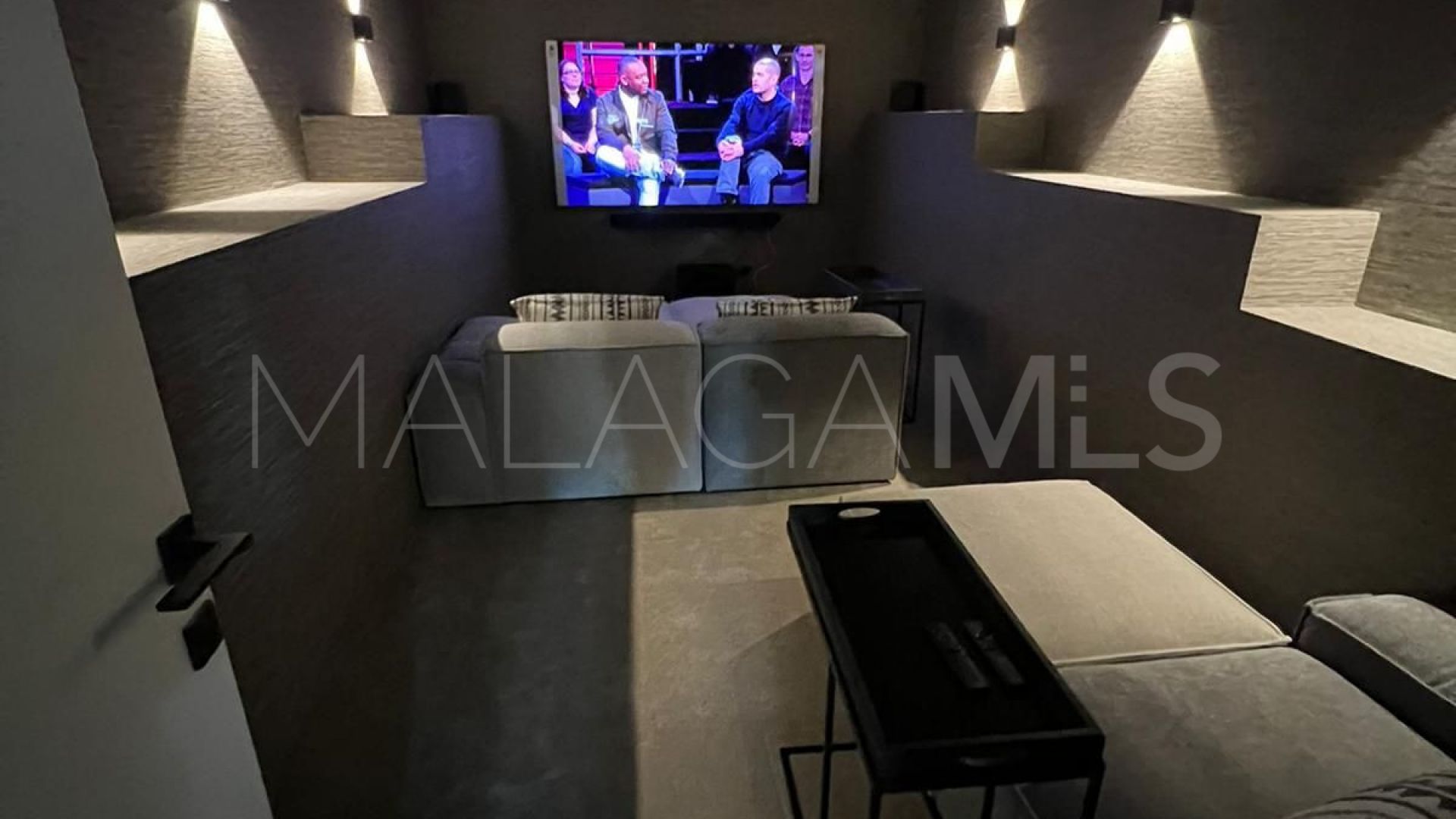 Villa for sale in Nueva Andalucia