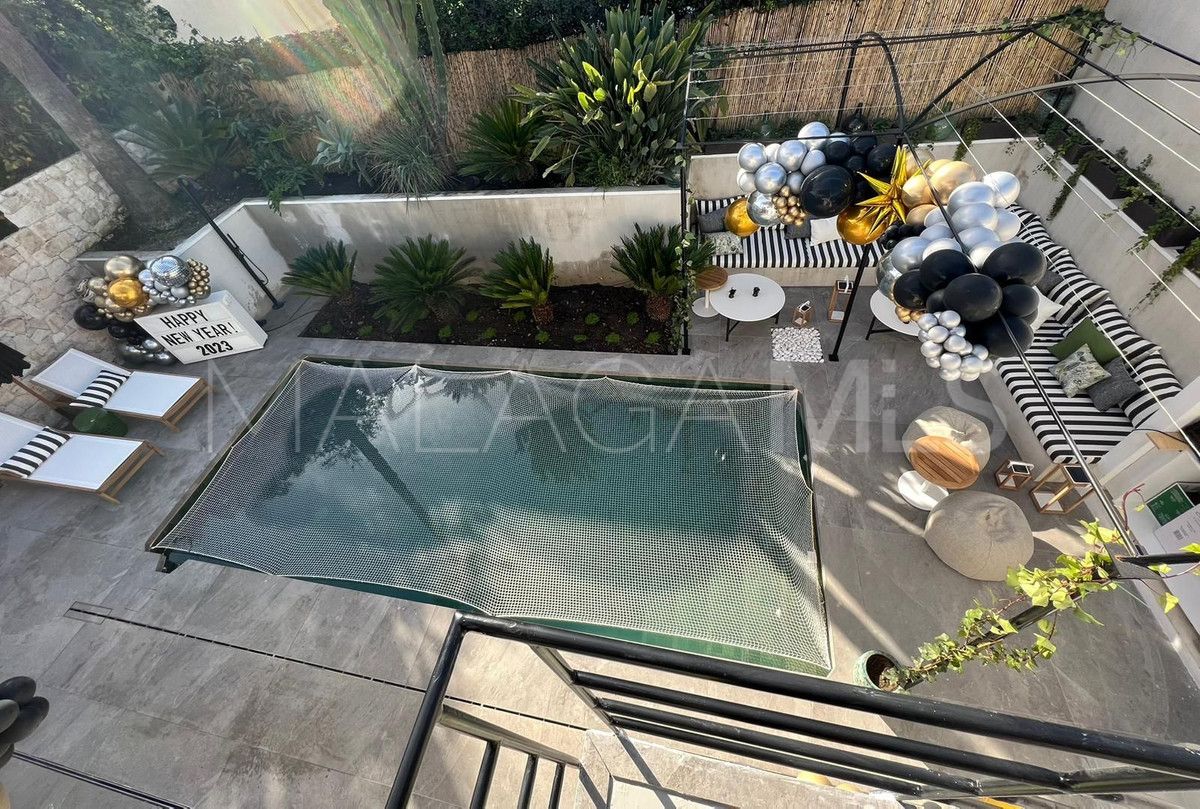 Villa for sale in Nueva Andalucia