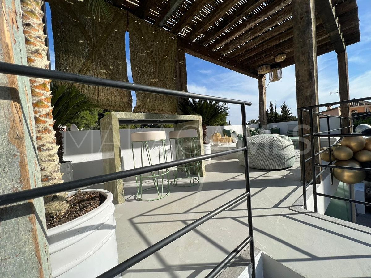 Villa for sale in Nueva Andalucia