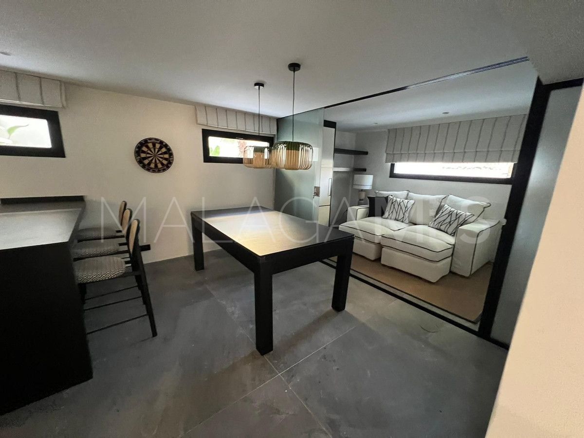 Villa for sale in Nueva Andalucia