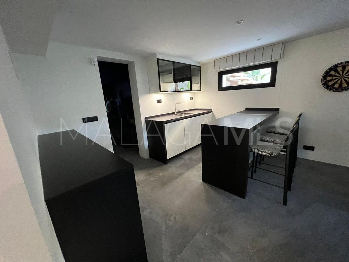 Villa for sale in Nueva Andalucia