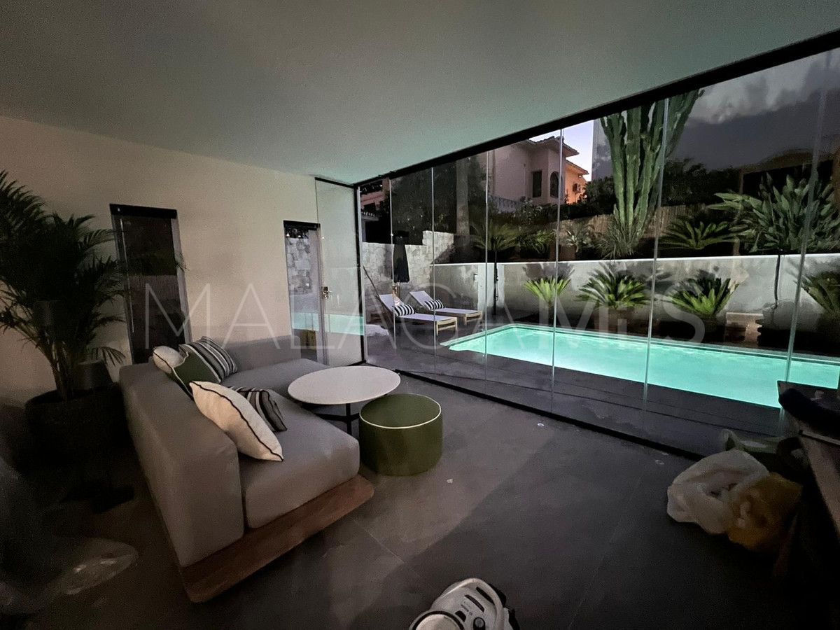 Villa for sale in Nueva Andalucia