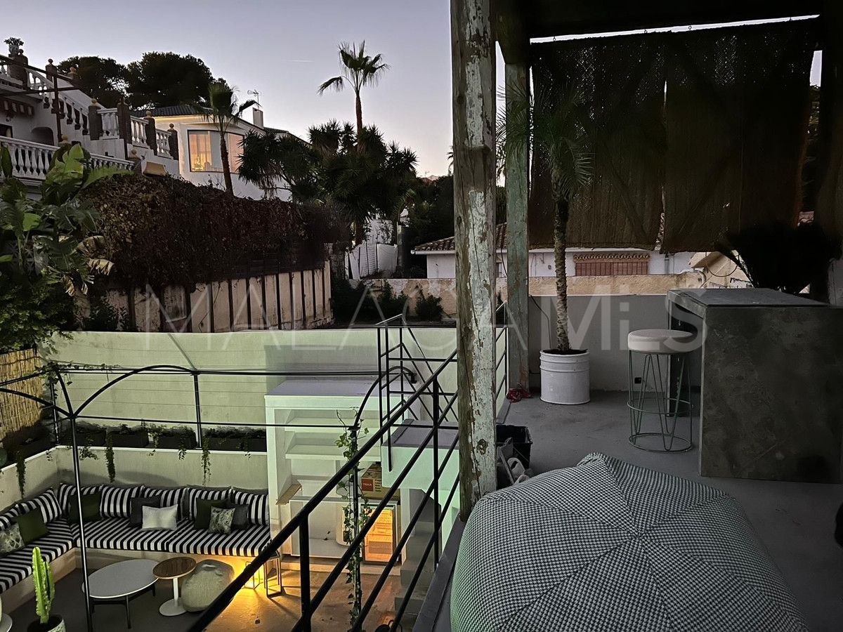 Villa for sale in Nueva Andalucia