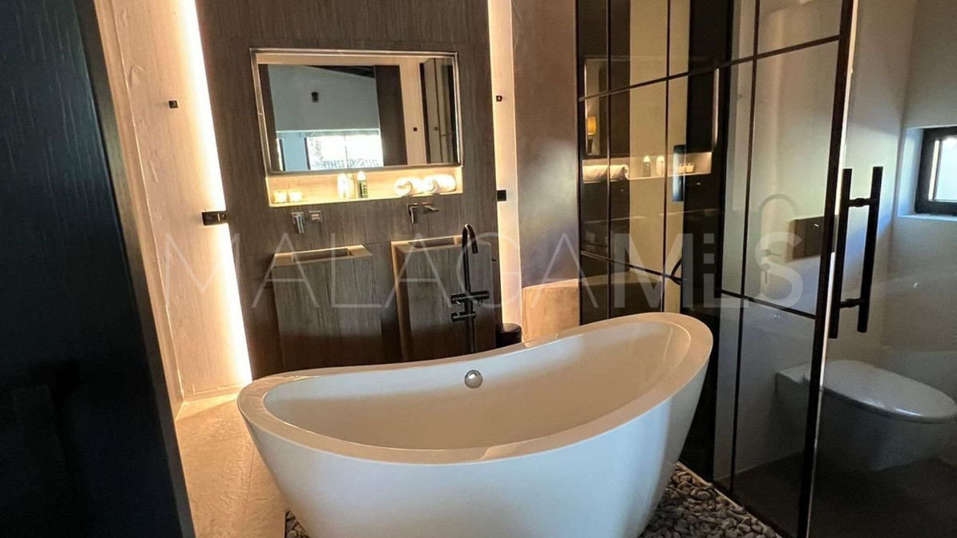 Villa for sale in Nueva Andalucia