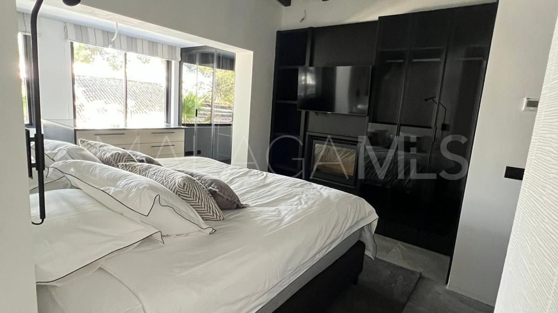 Villa for sale in Nueva Andalucia