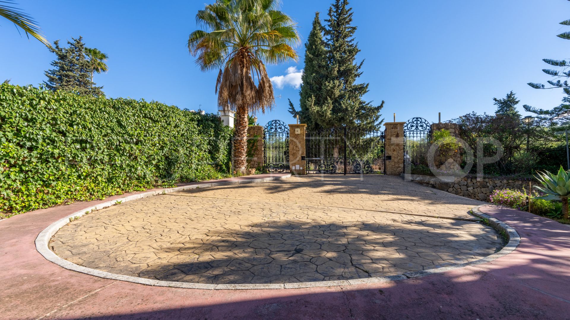 Villa en venta en Altos del Paraiso de 4 dormitorios