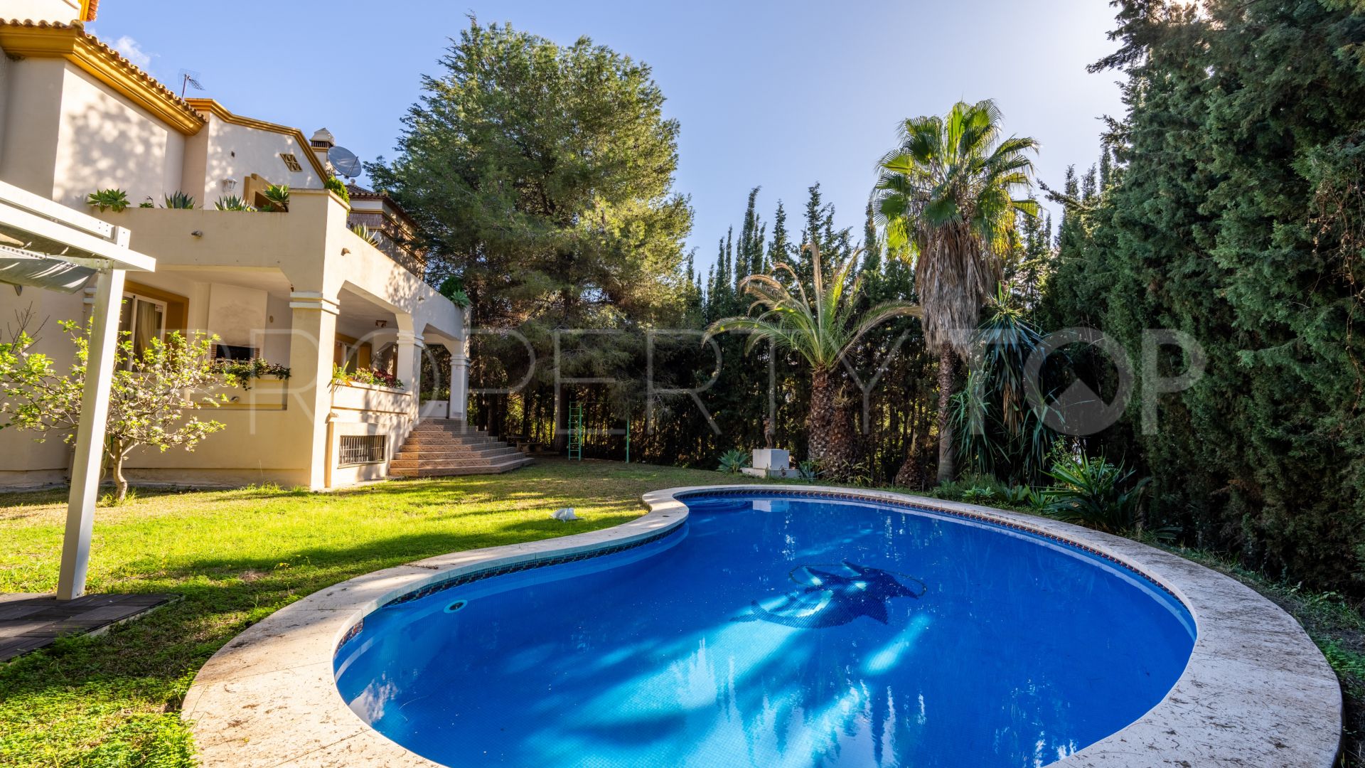 For sale Altos del Paraiso 4 bedrooms villa