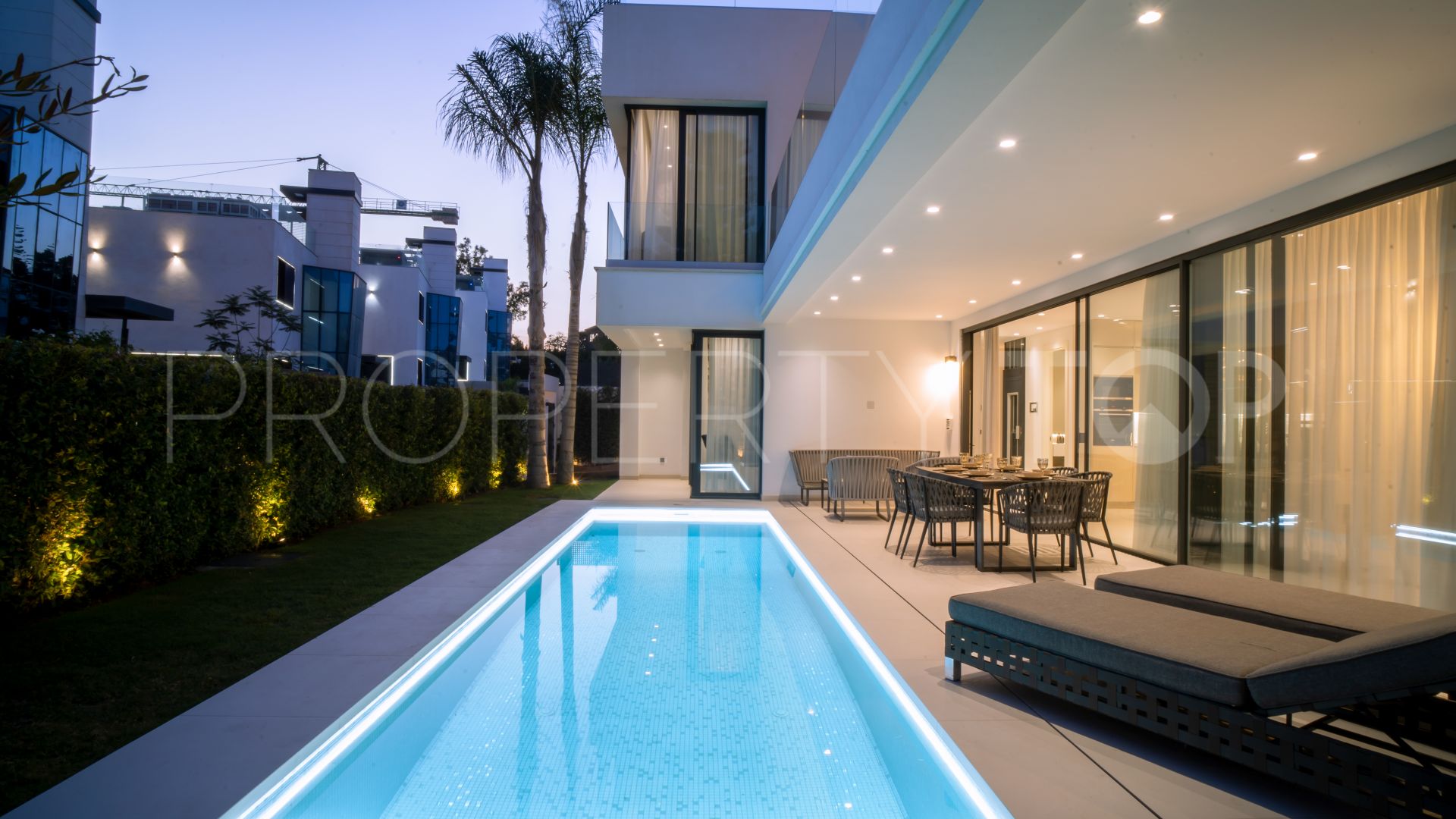 Villa en venta de 4 dormitorios en Rio Verde Playa