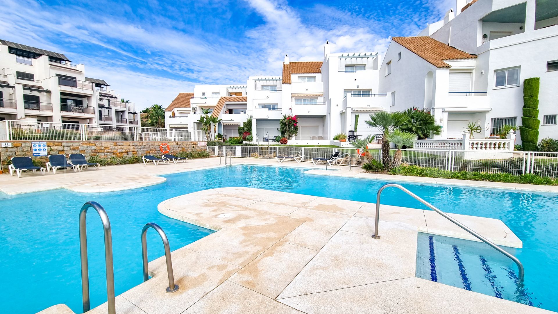 For sale flat with 2 bedrooms in Casares del Mar