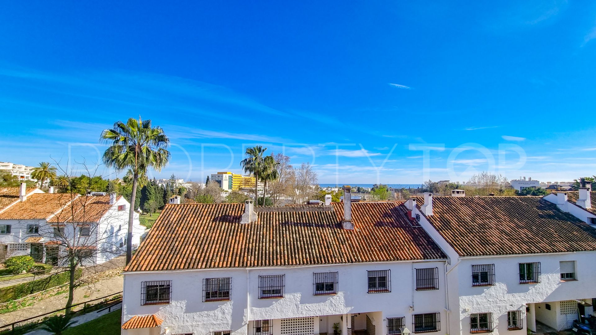 For sale El Capricho town house with 3 bedrooms