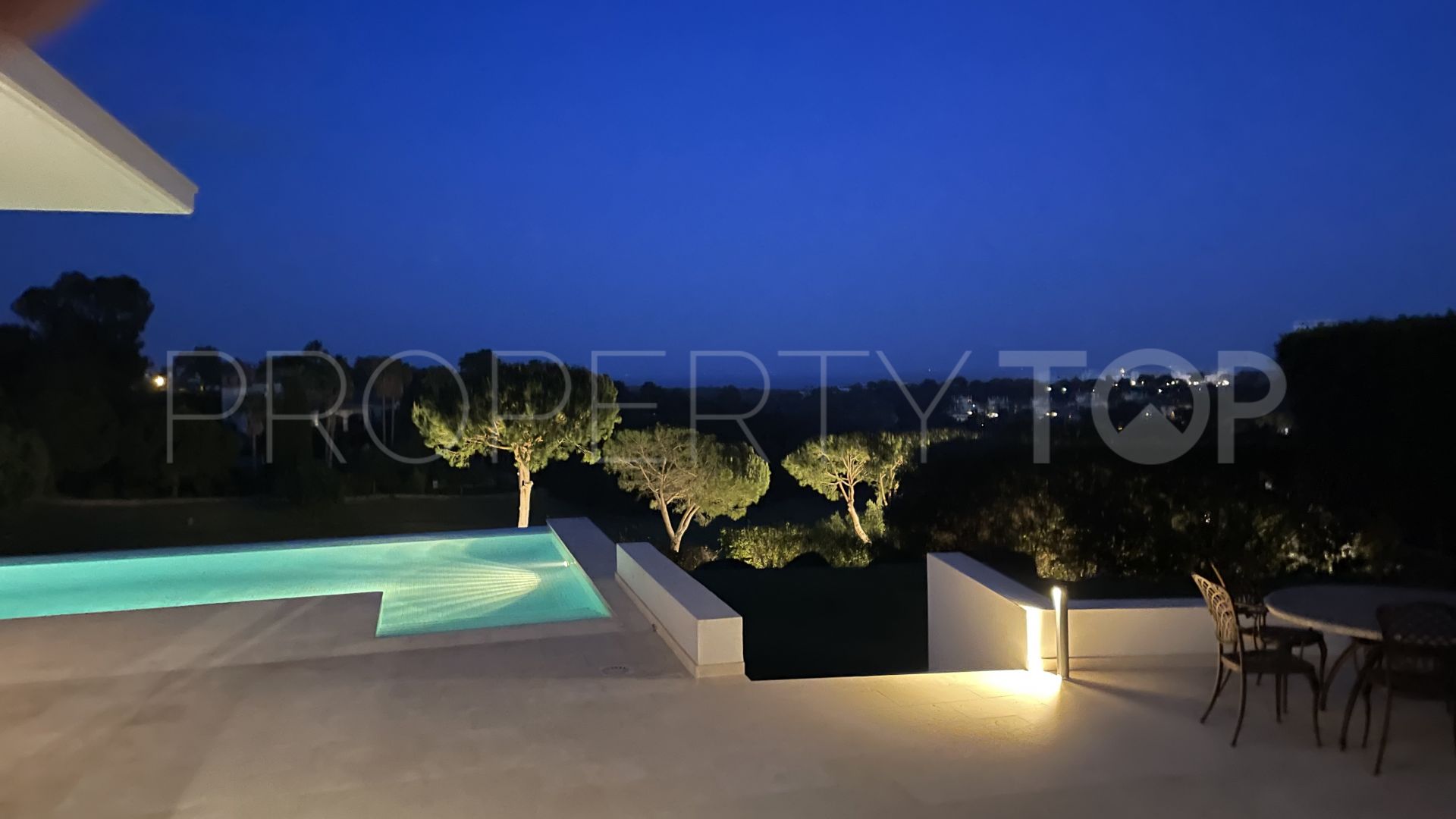 5 bedrooms villa for sale in Zona G