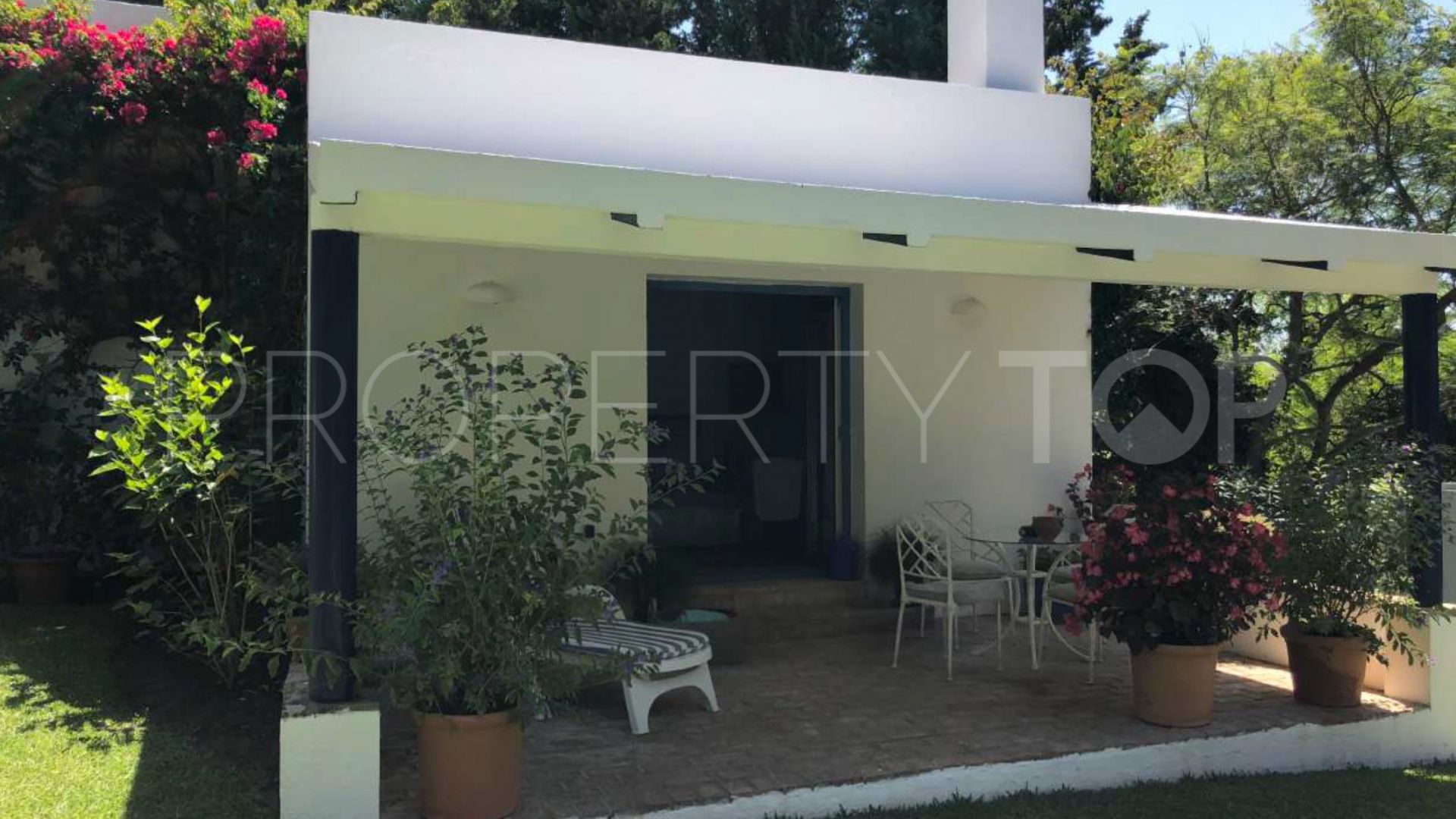 Buy 5 bedrooms villa in Zona B