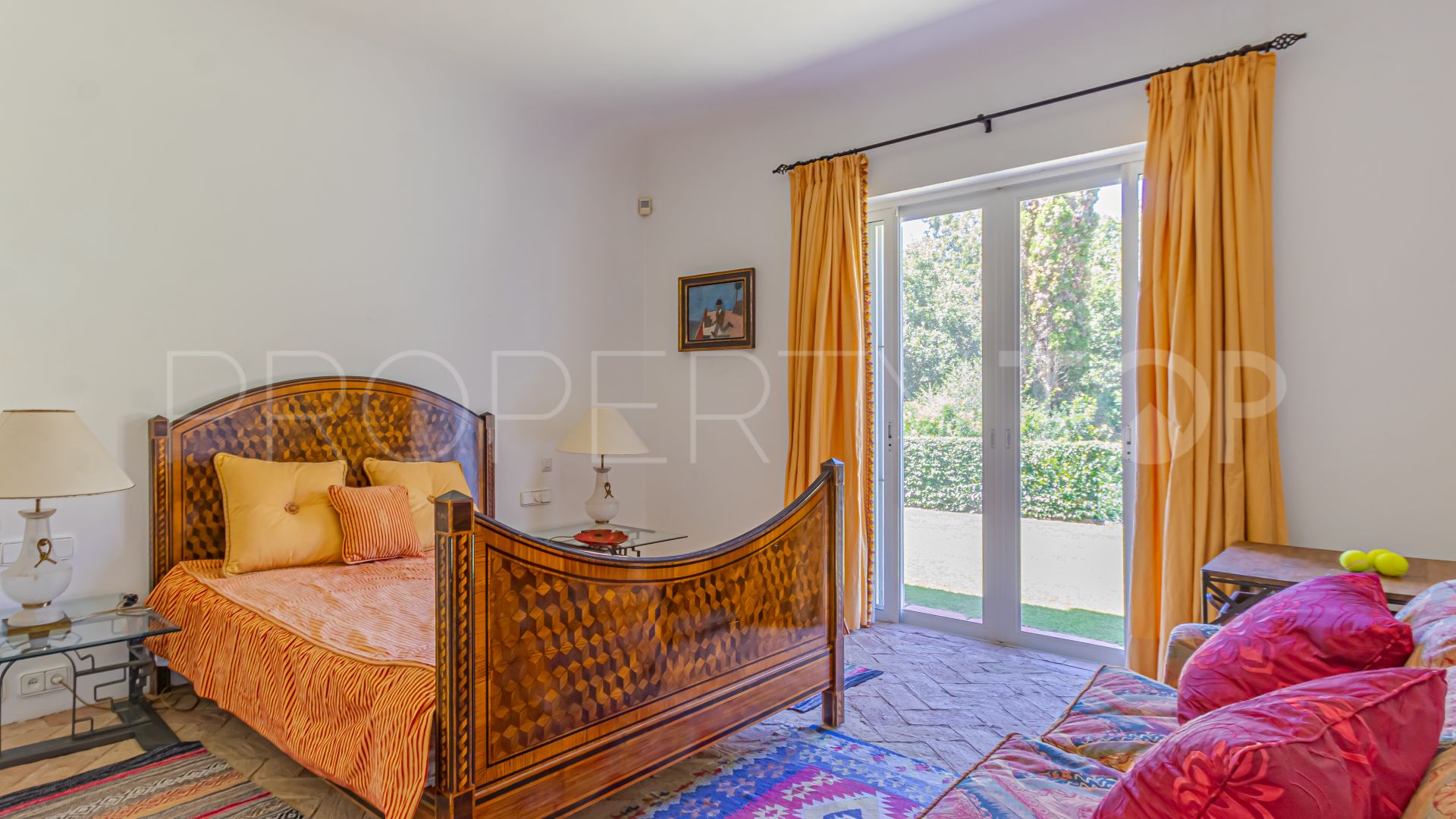 For sale 5 bedrooms town house in Los Patios de Valderrama