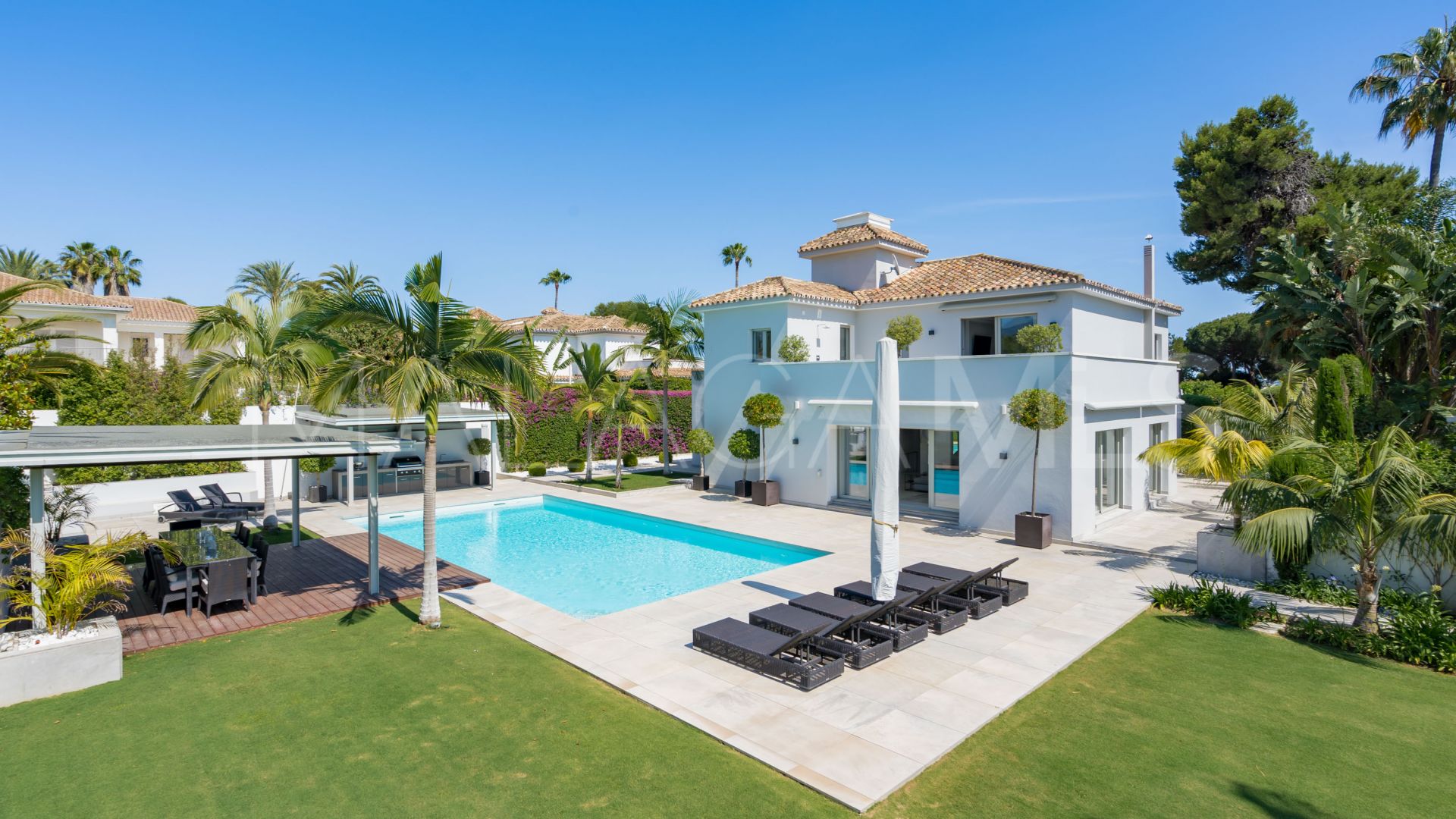 Villa for sale in El Paraiso Playa