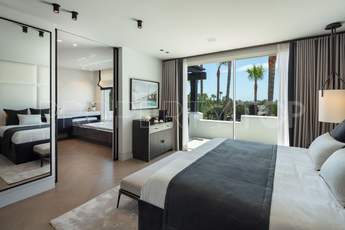 Marbella Golden Mile, atico duplex con 3 dormitorios en venta