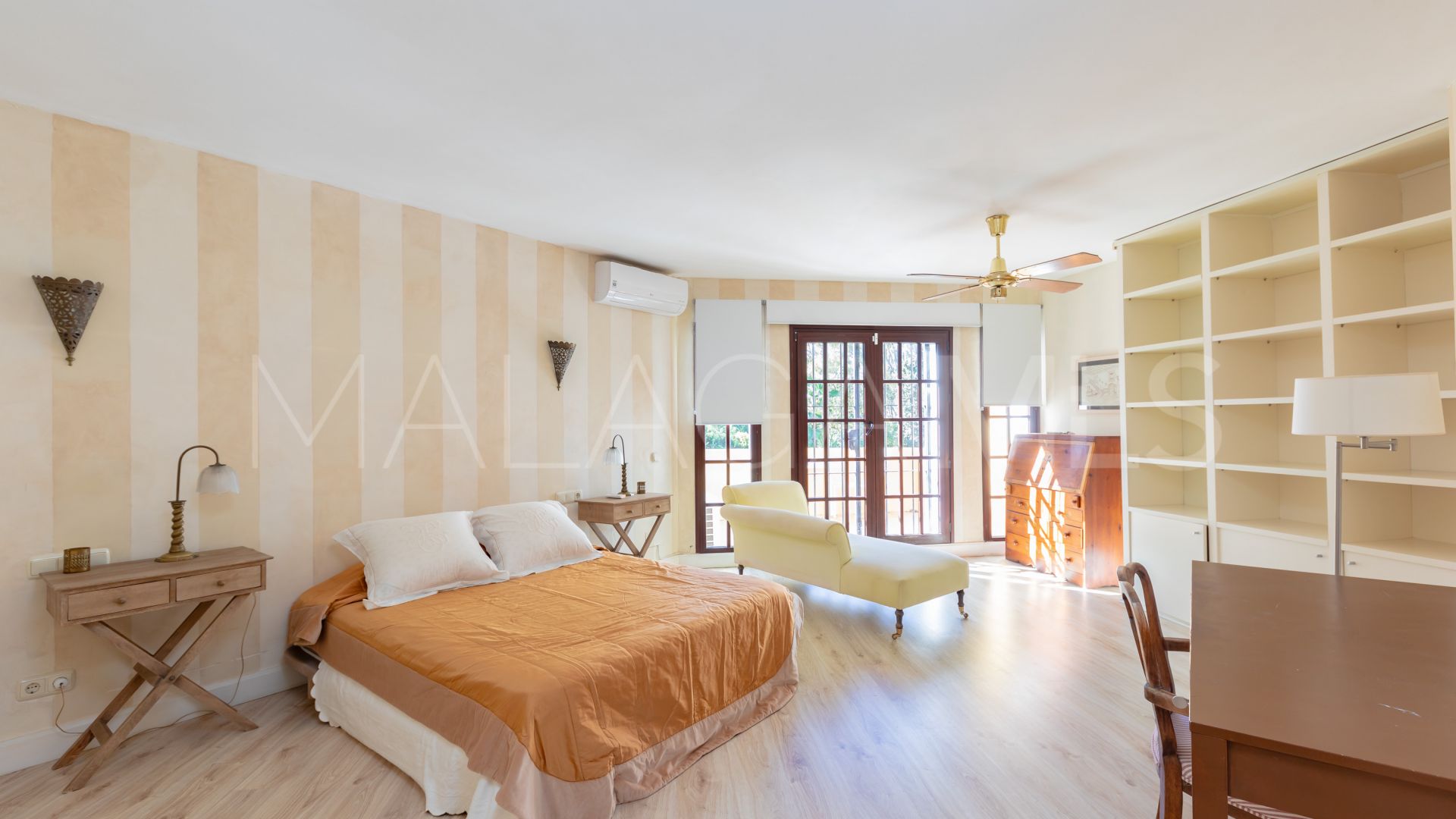 Se vende villa in El Paraiso with 6 bedrooms