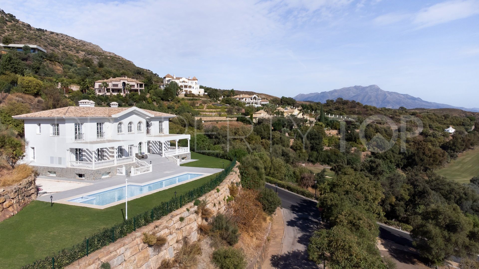 Villa for sale in Marbella Club Hills with 6 bedrooms