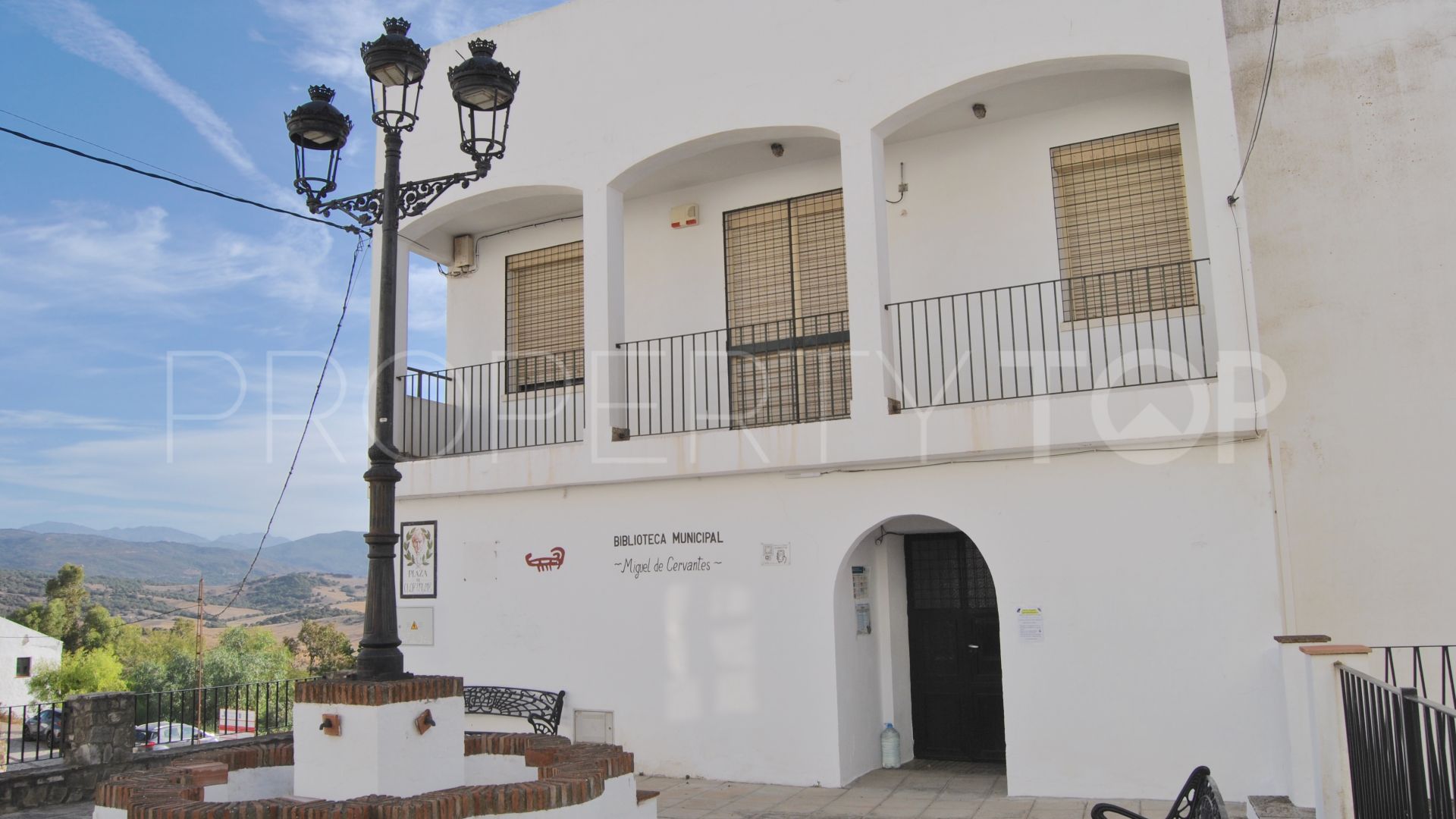 Se vende adosado de 6 dormitorios en Jimena de La Frontera