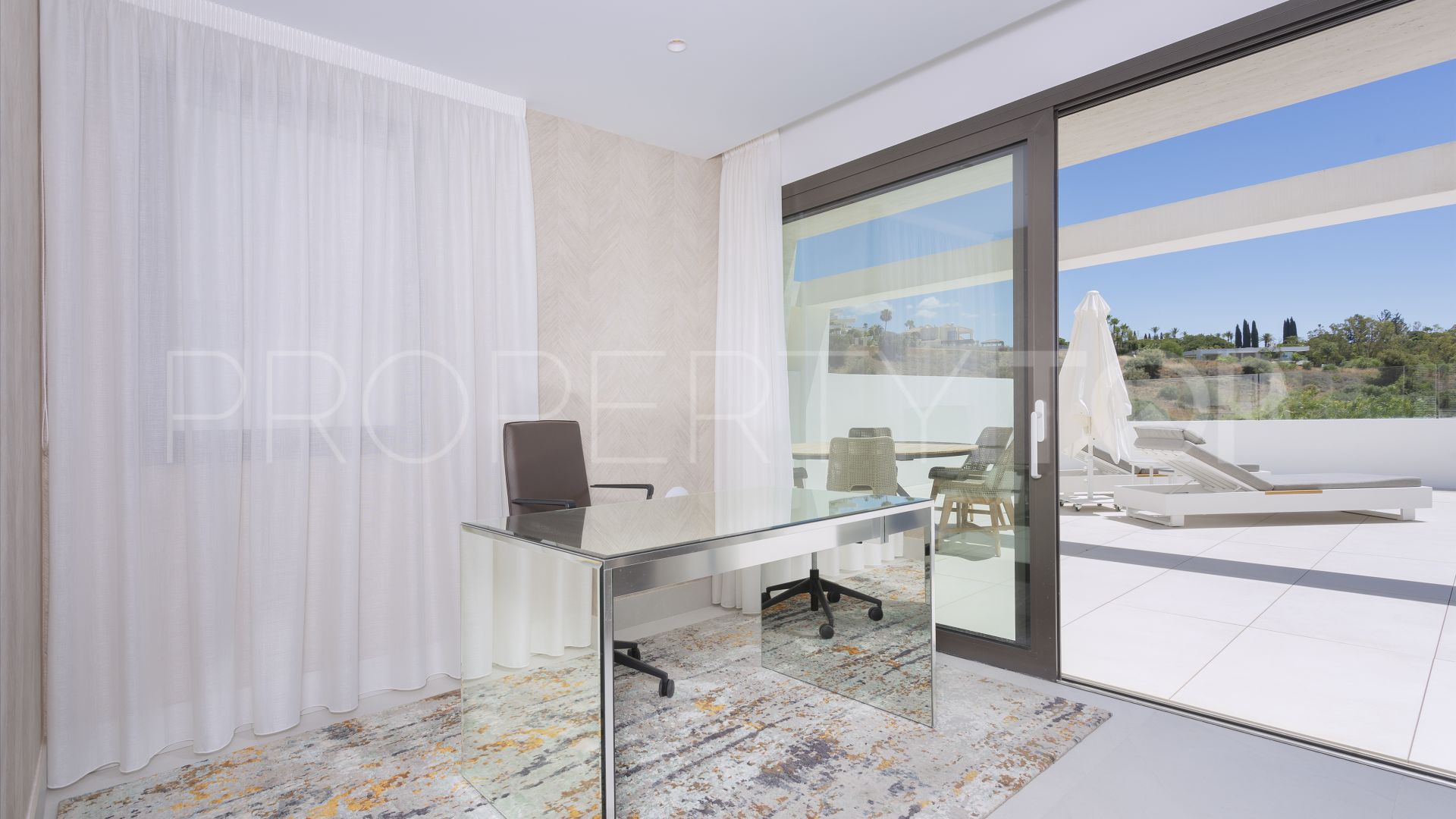 Se vende atico duplex de 4 dormitorios en Epic Marbella