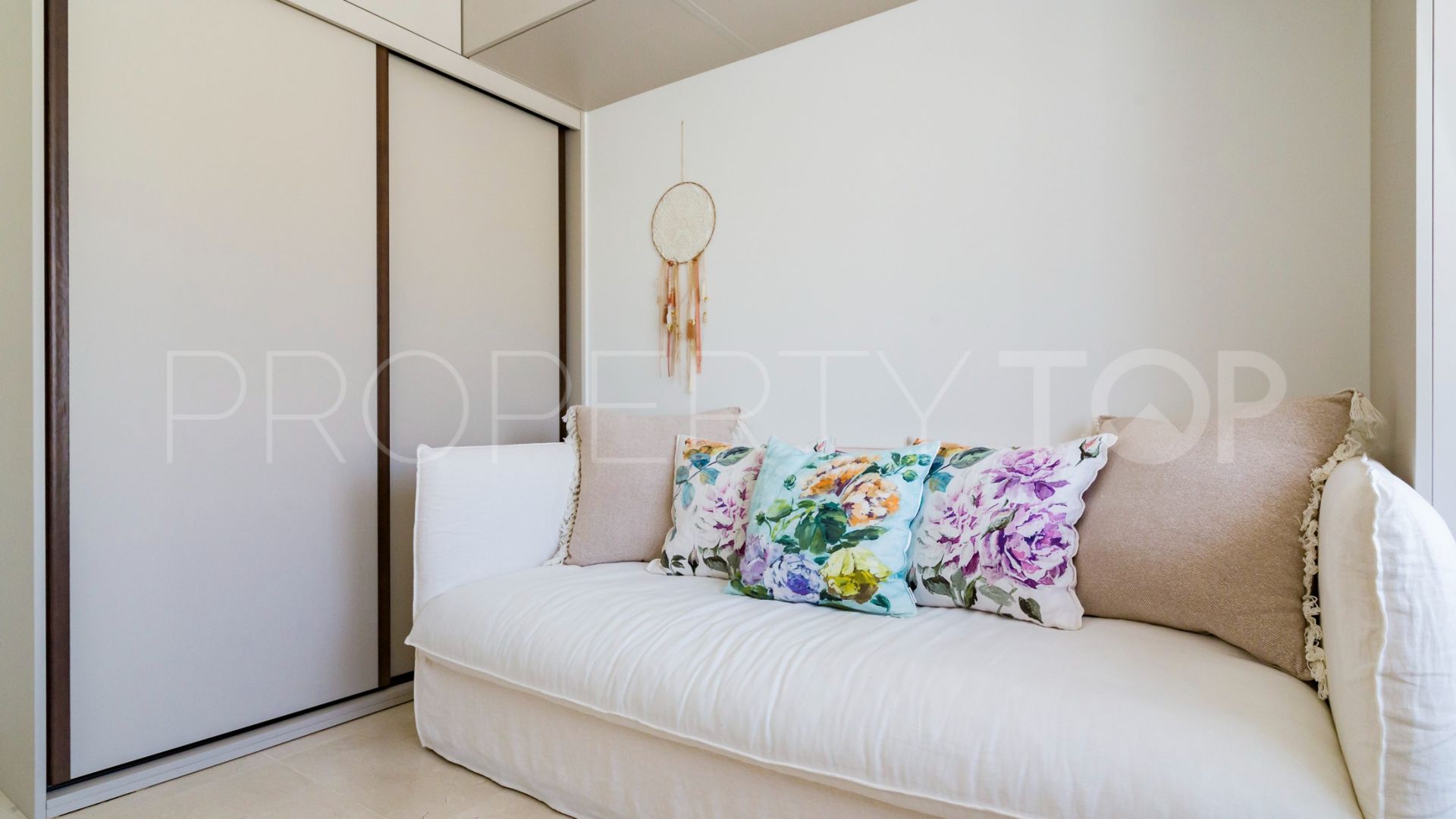 For sale 4 bedrooms penthouse in El Limonar