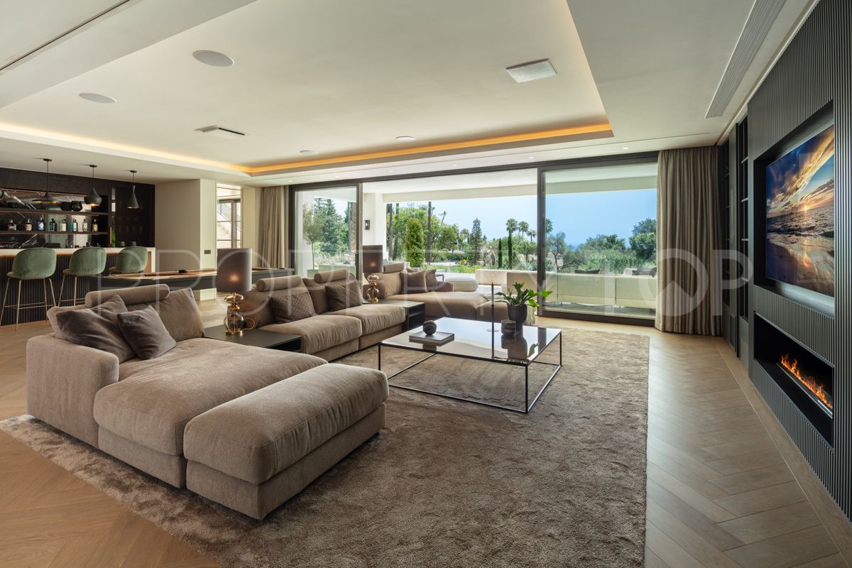 For sale villa in Marbella Golden Mile with 8 bedrooms