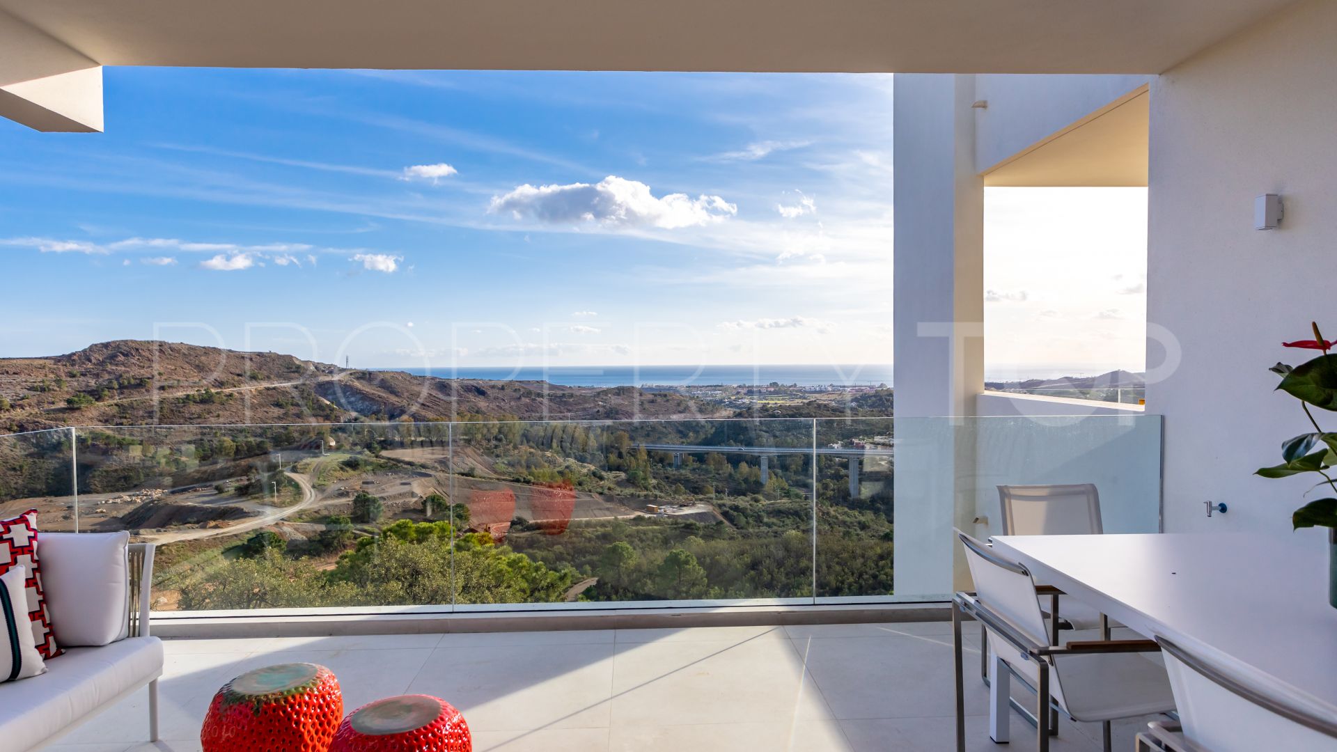 For sale 3 bedrooms duplex penthouse in Marbella Club Hills