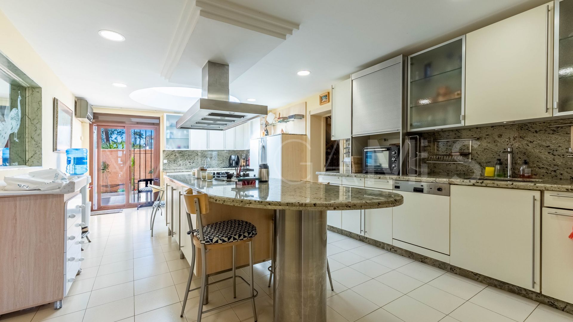 Villa for sale in Los Monteros Playa