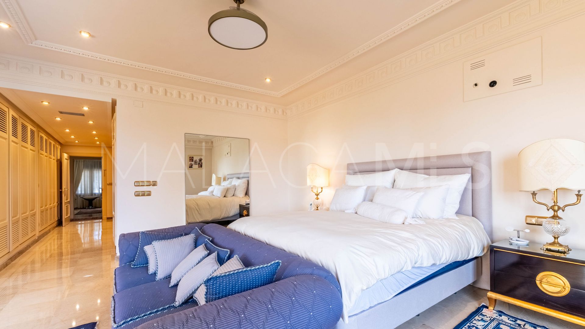 Villa for sale in Los Monteros Playa