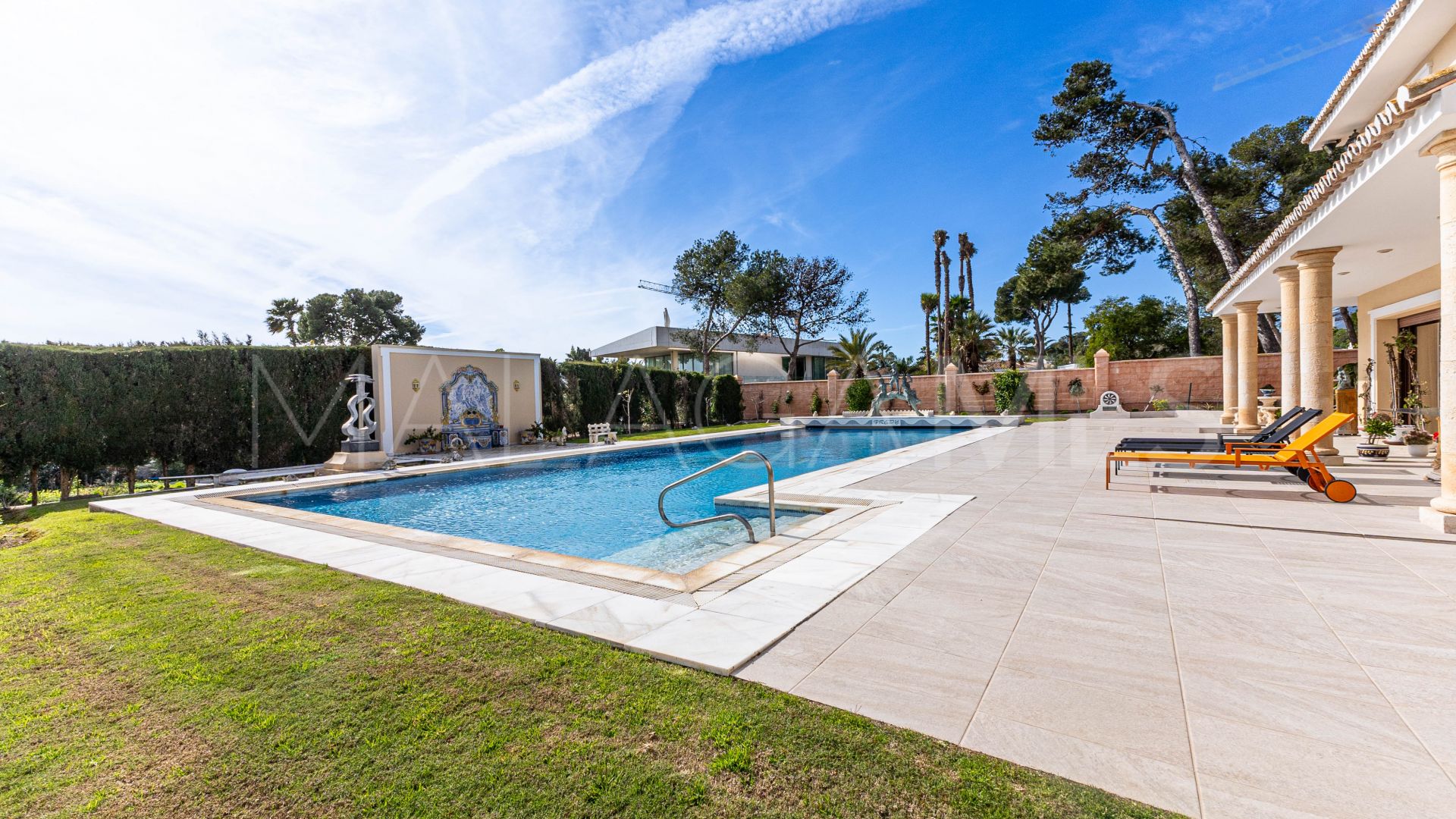 Villa for sale in Los Monteros Playa