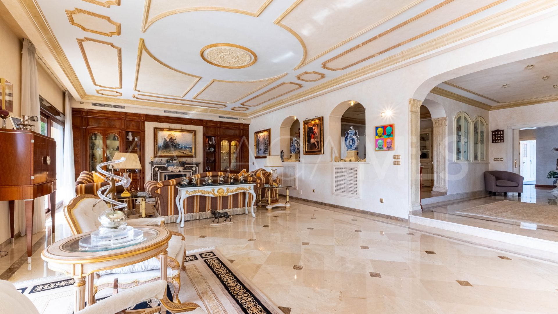 Villa for sale in Los Monteros Playa