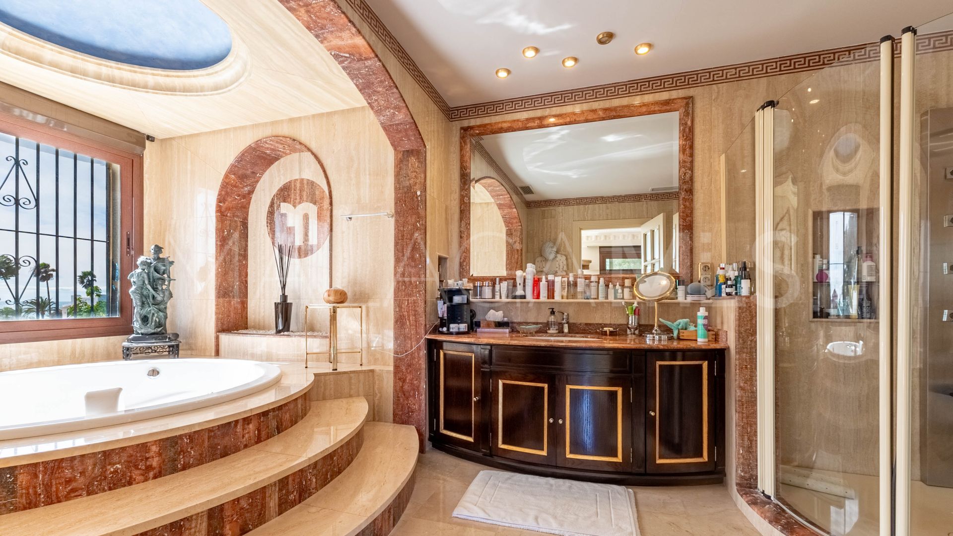 Villa for sale in Los Monteros Playa