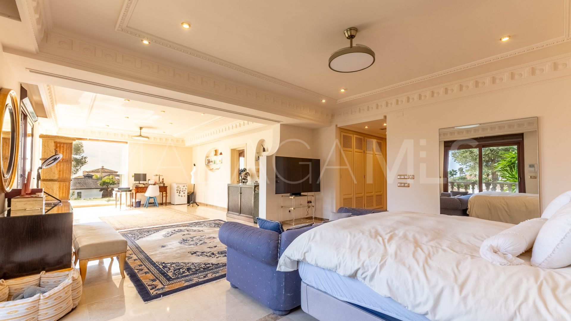 Villa for sale in Los Monteros Playa