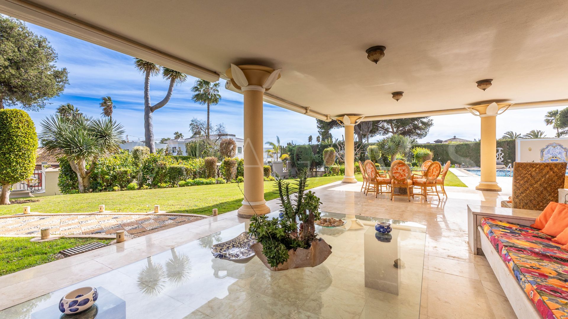 Villa for sale in Los Monteros Playa