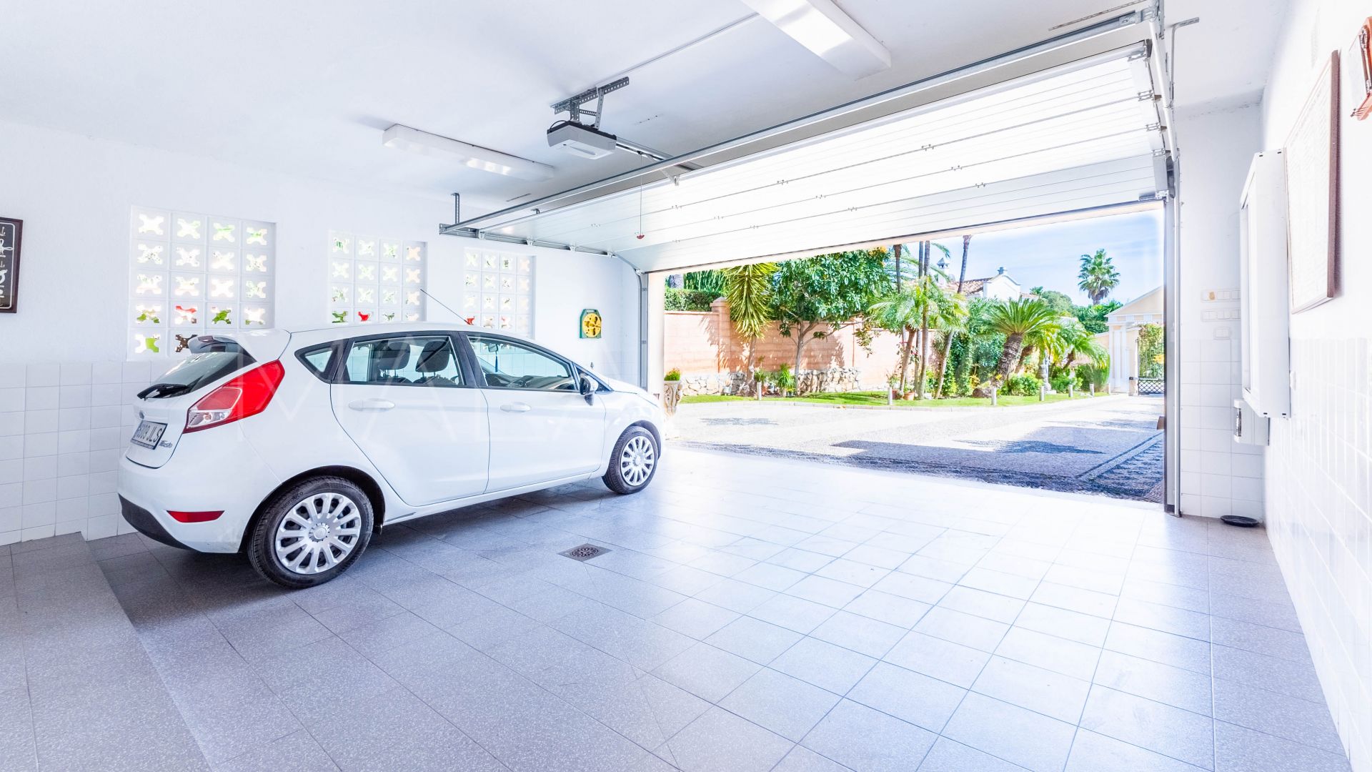 Villa for sale in Los Monteros Playa