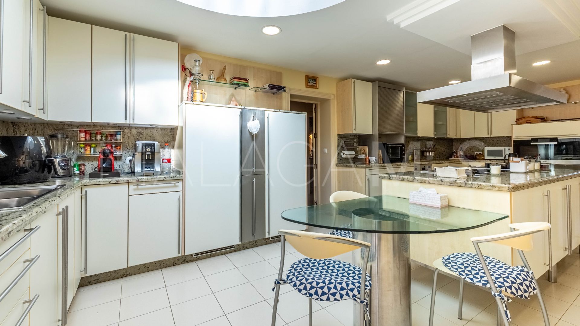 Villa for sale in Los Monteros Playa