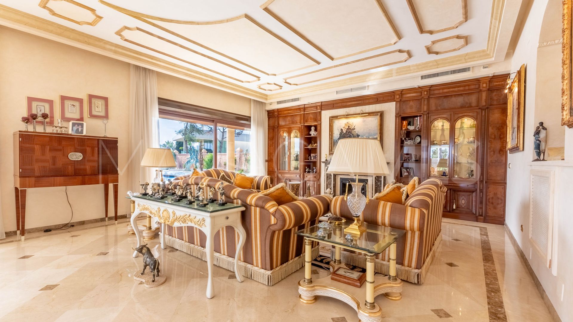 Villa for sale in Los Monteros Playa