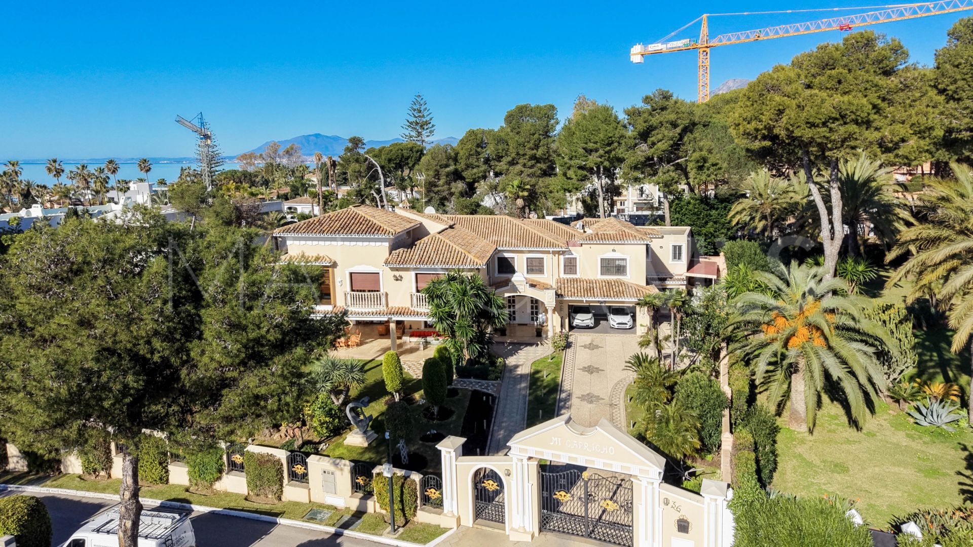 Villa for sale in Los Monteros Playa