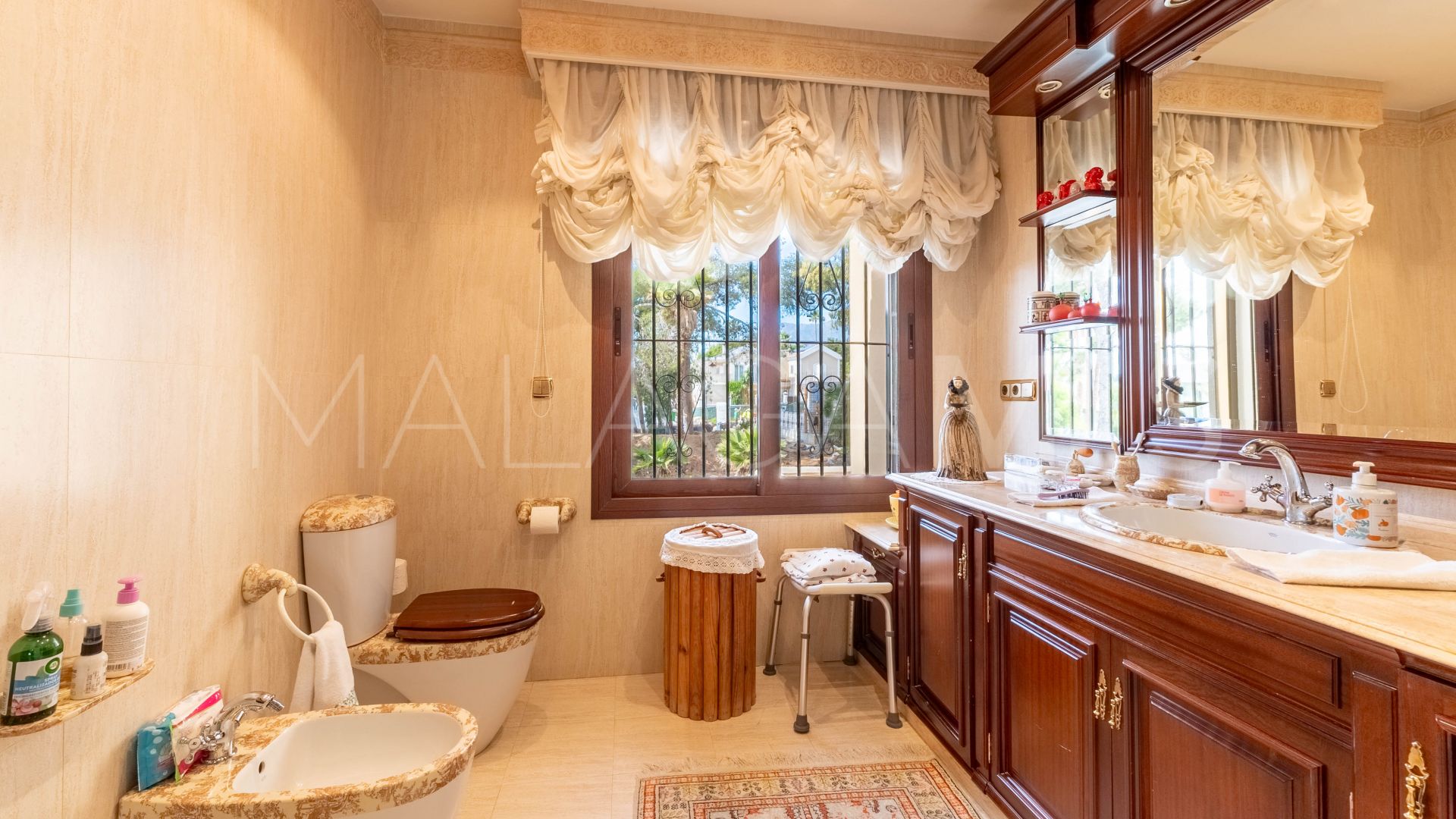 Villa for sale in Los Monteros Playa